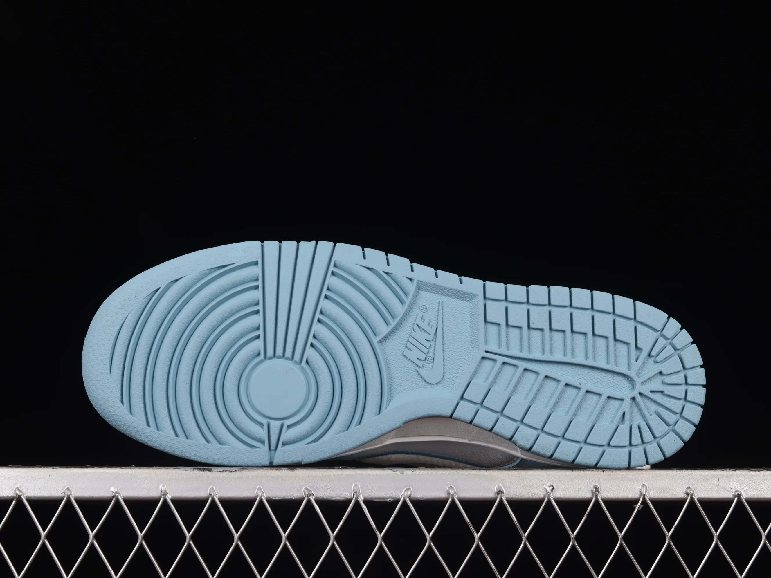 All Categories Nk SB Dunk Series Nk SB Dunk Low Low-top sneakers Cost-effective version Nk Dunk Low Retro Blue and gray color matching SB low-top sports and leisure sneakers FB1871-011
